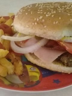 Una foto de Hamburguesas 🍔🍟