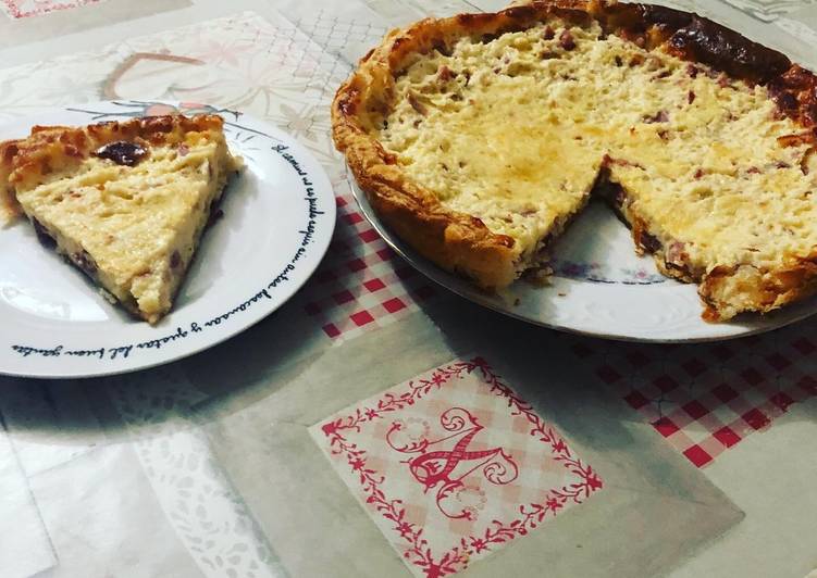 Quiche de masa de hojaldre con lacón y queso
