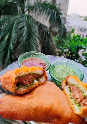 A picture of Bread Pakoda.
