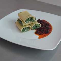 Una foto de Canelones glaseados en salsa a los tres chiles