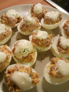 Una foto de Huevos rellenos con mayonesa -receta tradicional