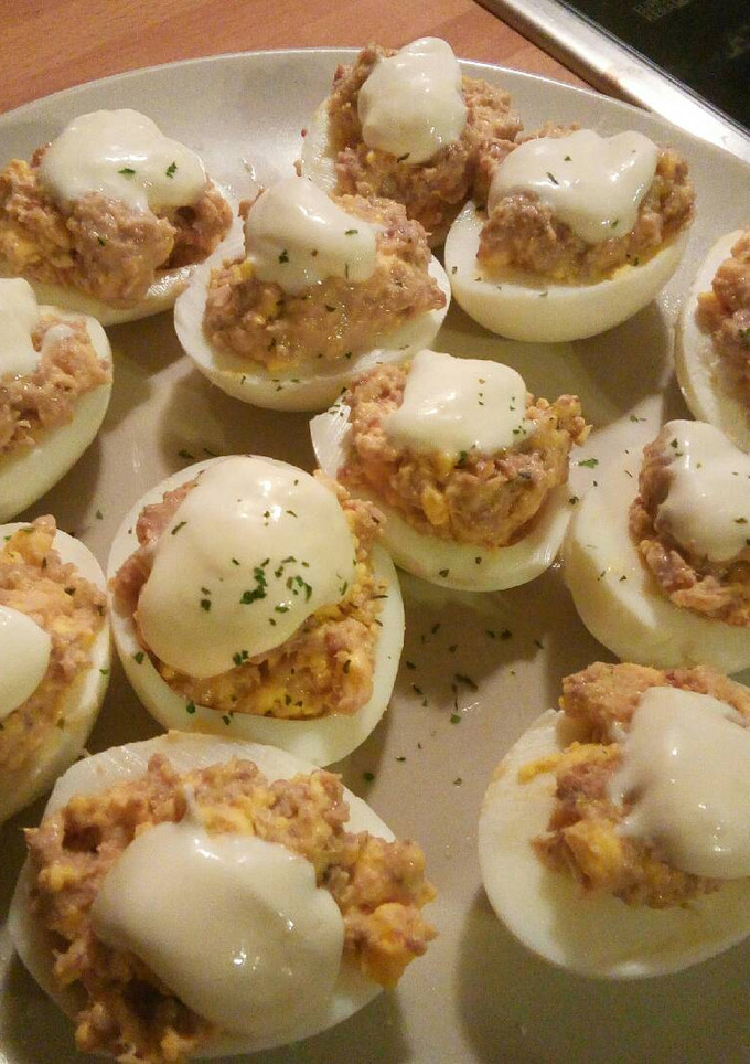 Una foto de Huevos rellenos con mayonesa -receta tradicional