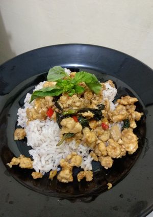 Foto resep Thai Basil Chicken (Ayam Kemangi ala Thailand / Pad Ka Prao Gai)