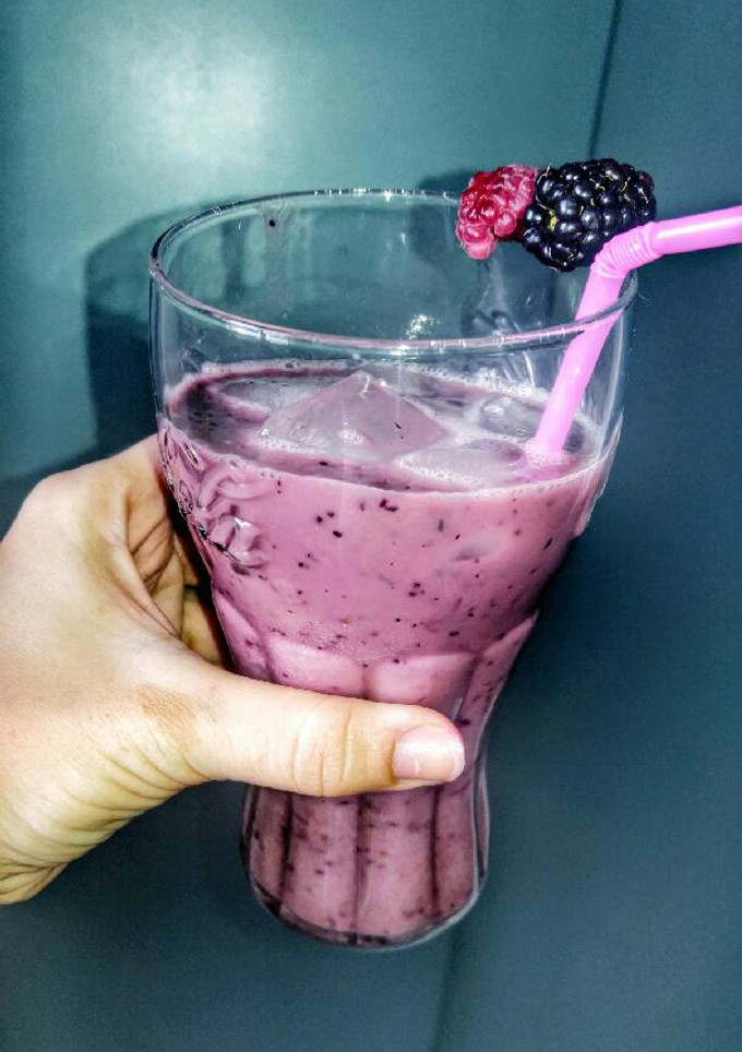 Una foto de Smoothie de arándanos y uvas negras