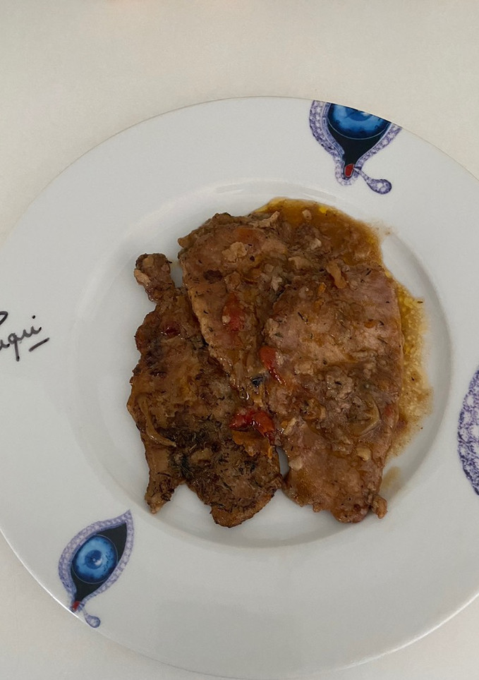 Una foto de Lomo en salsa 💃🏻,todo en crudo