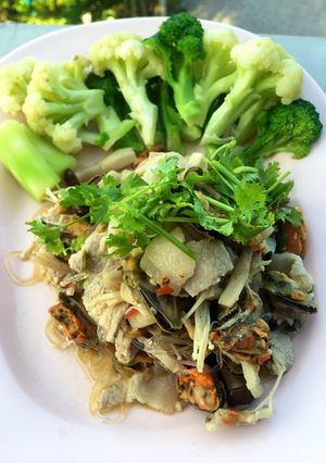 รูปของ ยำหอยแมลงภู่หมูสามชั้นสไลด์คีโต