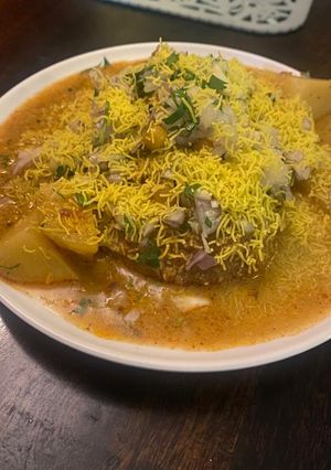 দই বড়া আলু দম(dahi vada aloo dum recipe in Bengali) রেসিপির প্রধান ছবি