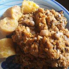 A picture of Porriage beans and ripe plantain.
