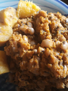 A picture of Porriage beans and ripe plantain.