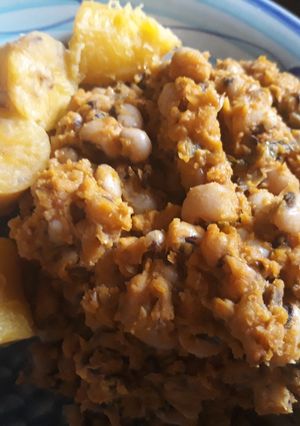 A picture of Porriage beans and ripe plantain.