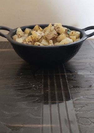 A picture of Potatoes with salt and pepper.