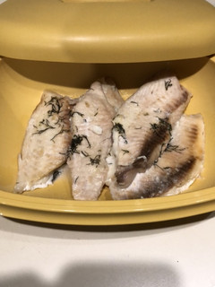 Una foto de Pescado Horneado con Eneldo y Limón