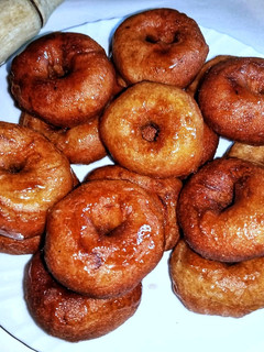 A picture of Donasi laini za sukari/ sugar coated whole wheat doughnuts.