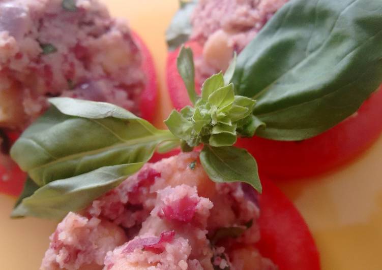 Tapas de tomate con paté de alubias Rojas, cilantro y albahaca fresca enriquecidas con Agua de Mar