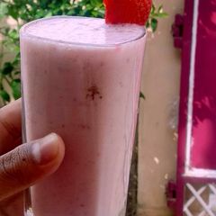 A picture of Strawberry Smoothie.