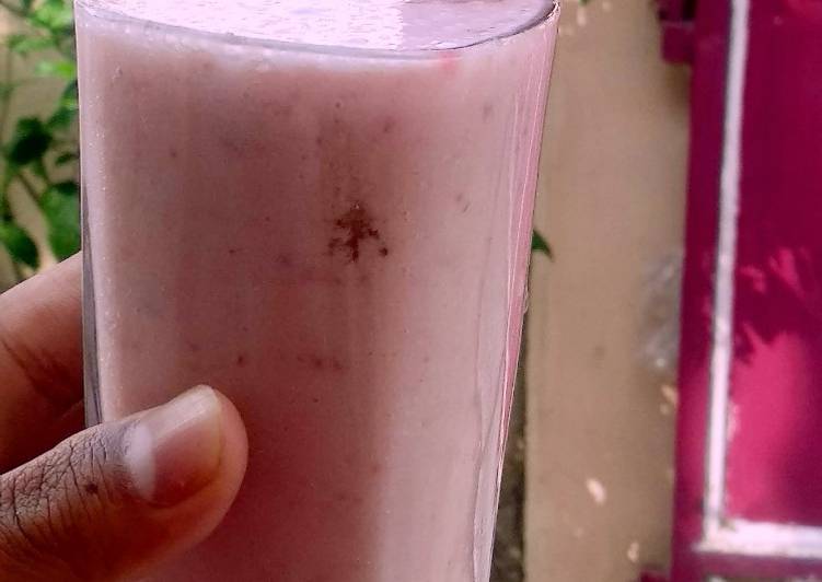 Simple Way to Make Homemade Strawberry Smoothie