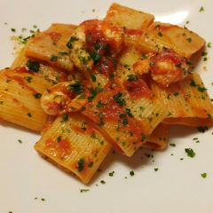 A picture of Paccheri con gamberi al pomodoro.