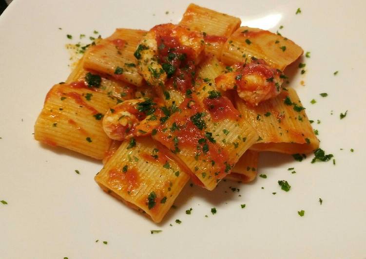 Recipe of Quick Paccheri con gamberi al pomodoro