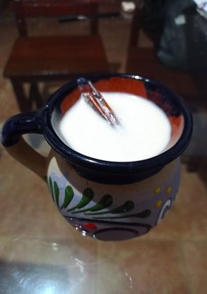 Una foto de Atole de cacahuate y naranja