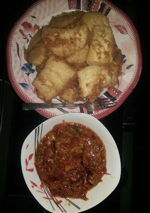 A picture of Golden yam n fish sauce.