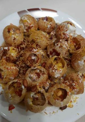 A picture of Sev puri.