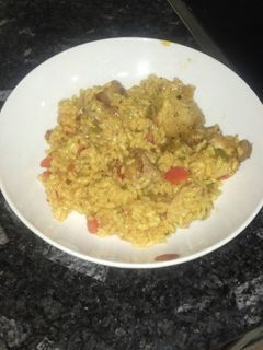 Una foto de Paella de carne con verduras