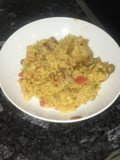Una foto de Paella de carne con verduras