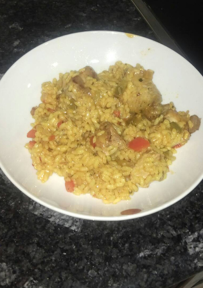 Una foto de Paella de carne con verduras
