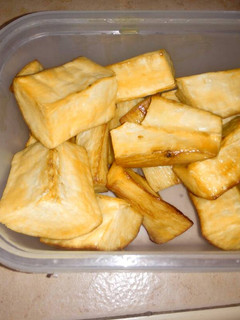 A picture of Deep fried cassavas.
