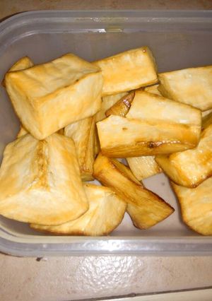 A picture of Deep fried cassavas.