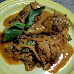 A picture of Red Chicken Curry.