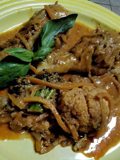 A picture of Red Chicken Curry.