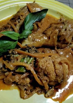 A picture of Red Chicken Curry.