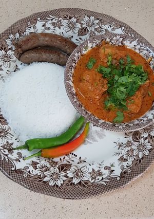 A picture of Thai red chilli chicken curry.
