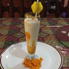Mango lassi A picture of Mango lassi.