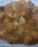 Calamar estofado con pasta de curry rojo