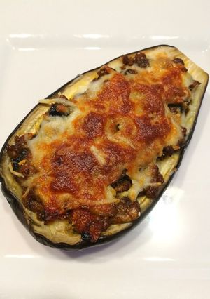 Una foto de Berenjenas rellenas de carne 🍆