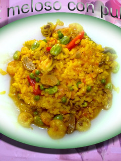 Una foto de Arroz con verduritas, gambas y pulpitos: