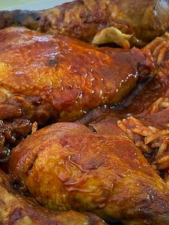 Una foto de Pollo rojo