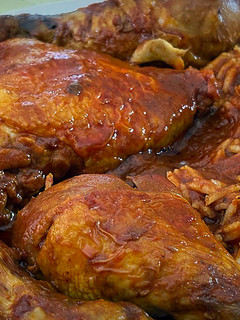 Una foto de Pollo rojo
