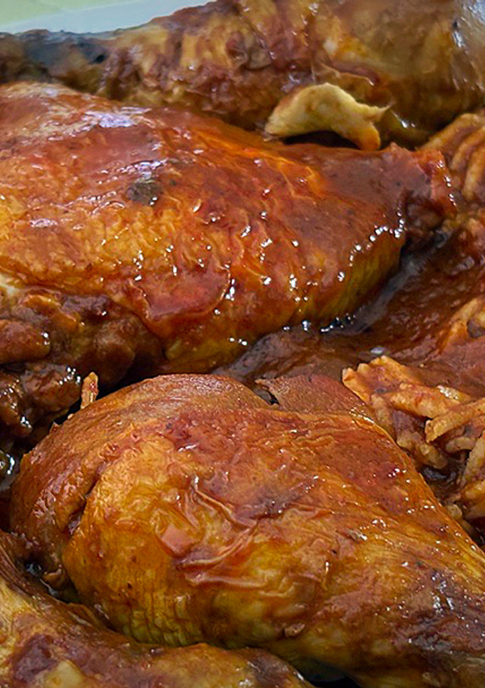 Una foto de Pollo rojo