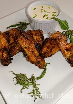 Фото Курячі🐔 крила в аерофритюрі з йогуртово-часниковим соусом.