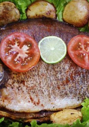 Foto de Pacu com batatas assados no forno