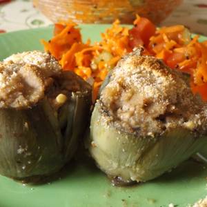 Alcachofas rellenas y gratinadas con galletas
