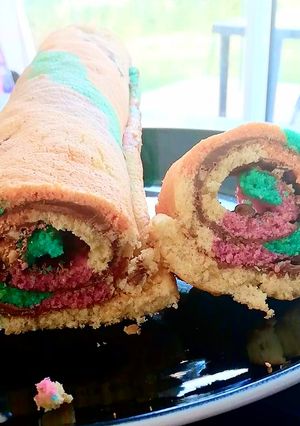 Une photo de Roulé arc-en-ciel chocolat noisette