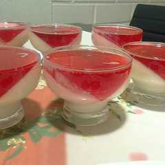 A picture of Postre 3 colores.