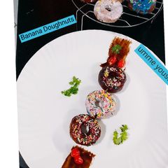 A picture of Banana Doughnuts.