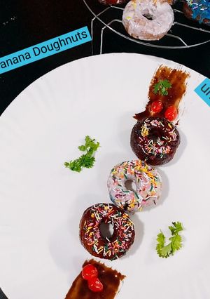 A picture of Banana Doughnuts.