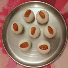 A picture of Rice and dry fruits laddu.