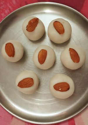 A picture of Rice and dry fruits laddu.